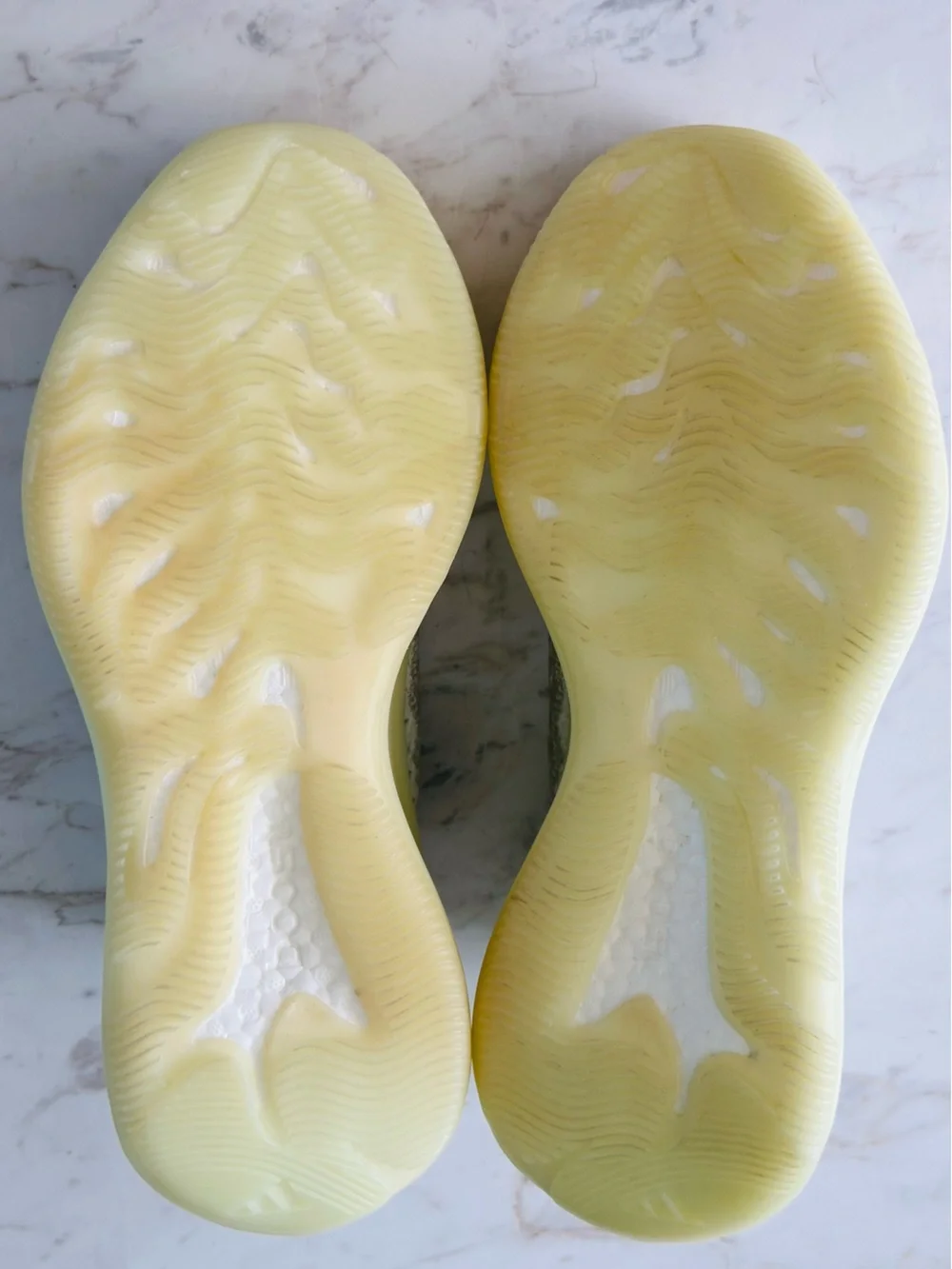 adidas Men’s Yeezy Boost 380 Calcite Glow Men’s Size 12